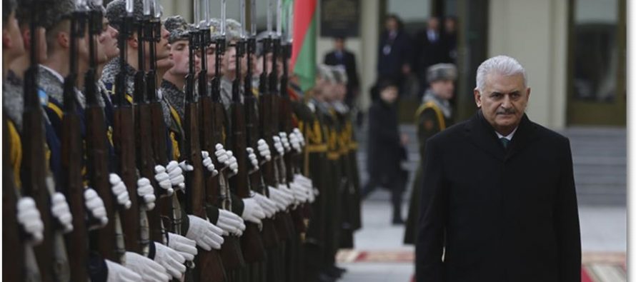 Başbakan Yıldırım, Belarus Başbakanı Kobyakov tarafından resmi törenle karşılandı.