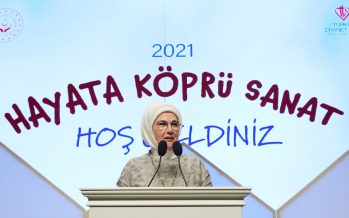 Emine Erdoğan, devlet korumasındaki çocukların hazırladığı tiyatro gösterisini izledi