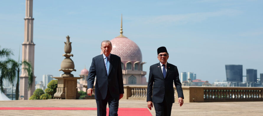 Cumhurbaşkanı Erdoğan, Malezya’da resmî törenle karşılandı